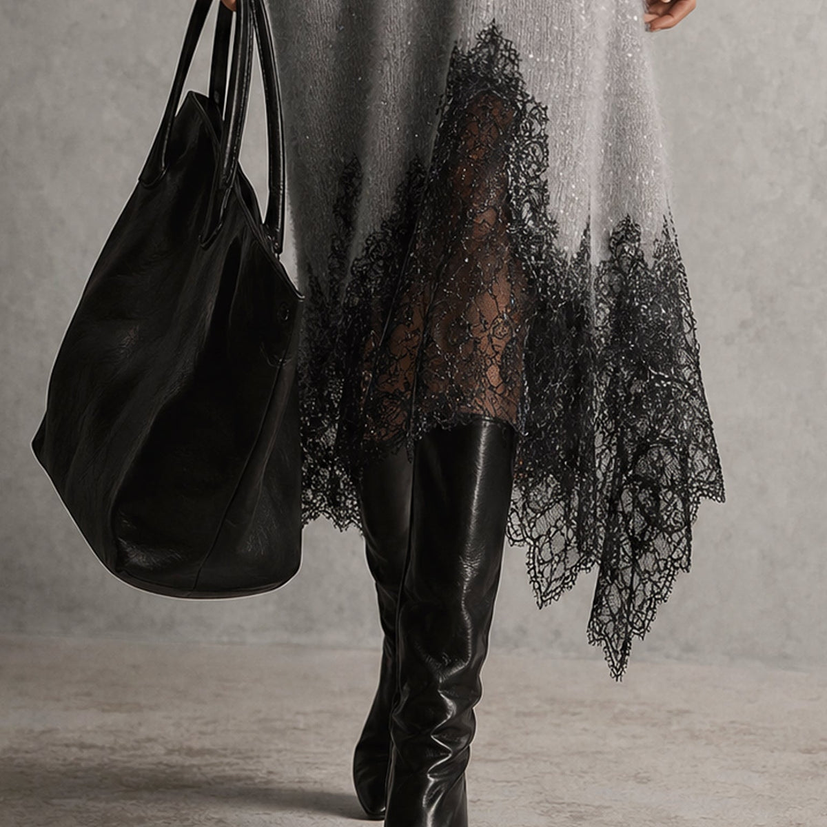 Nova | Robe Midi Grise Scintillante à Ourlet en Dentelle - Gris, détail de l'ourlet en dentelle