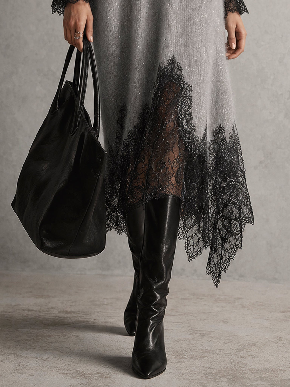 Nova | Robe Midi Grise Scintillante à Ourlet en Dentelle - Gris, détail de l'ourlet en dentelle