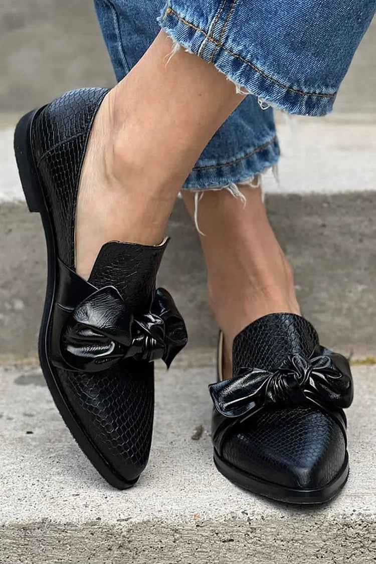 Ève | Mocassins Noirs à Nœud Brillant – détail du nœud