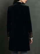 Nora | Blazer Noir Cintré à Imprimé Baroque – vue de dos