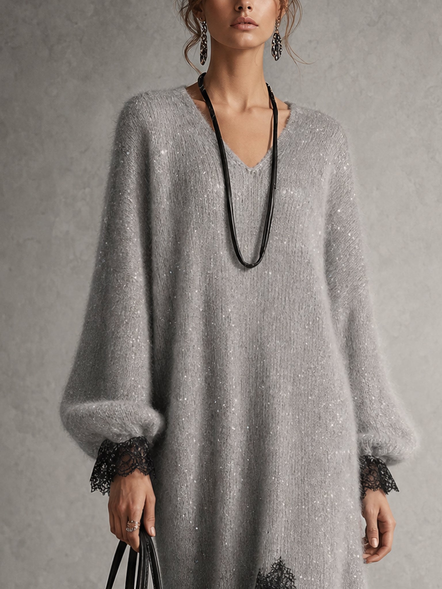 Nova | Robe Midi Grise Scintillante à Ourlet en Dentelle - Gris, détail du col et des manches