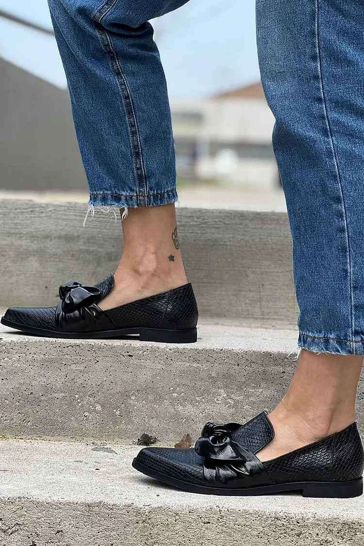 Ève | Mocassins Noirs à Nœud Brillant – portés