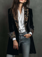 Nora | Blazer Noir Cintré à Imprimé Baroque – vue de face